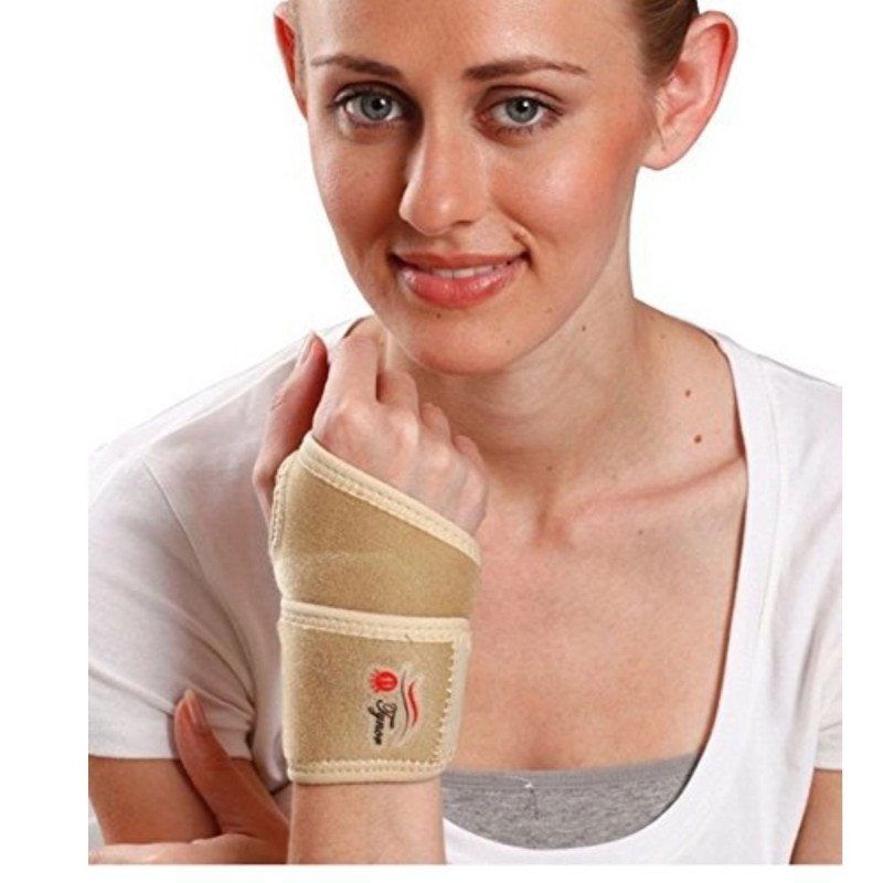 Tynor W Brace with Thumb Support (Neo) J-03 – Adjustable, Comfortable & Strong Wrist Brace for Pain Relief & Stability